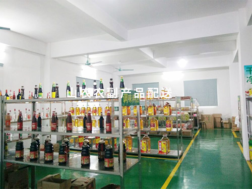 公司调味料仓库一角